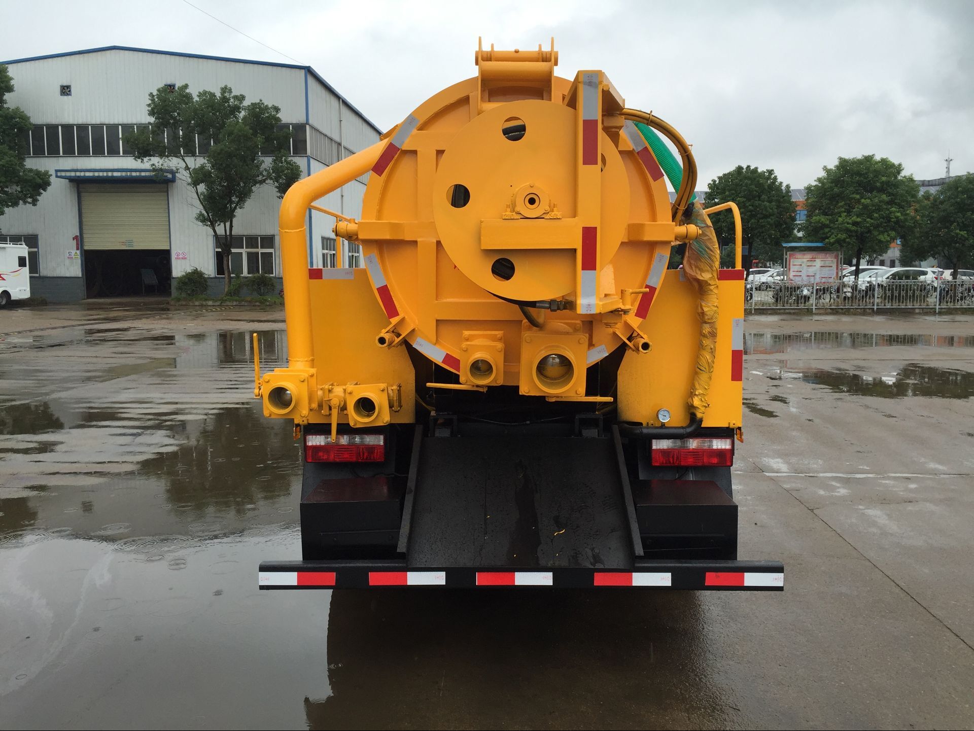 清洗吸污車與吸污車的區別及工作原理詳解